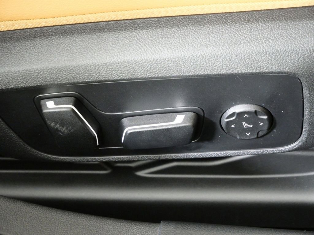 Used 2026 Black Sapphire Metallic BMW xDrive40 image 23