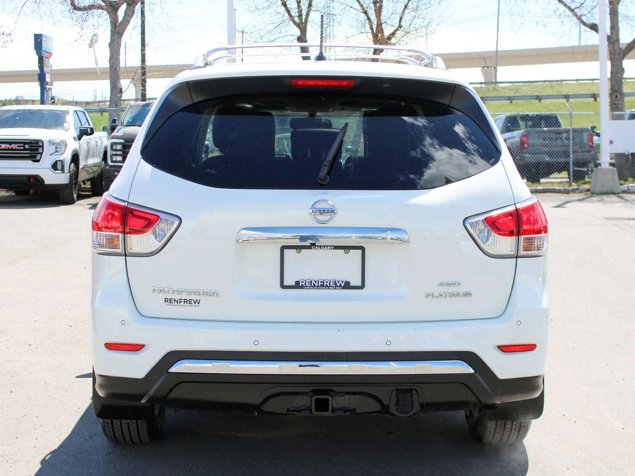 Used 2014 White Nissan Platinum * V6 | Heated/Cooled Seats | Rear DVD | Trailer Tow Package | BOSE | 360 Camera image 11