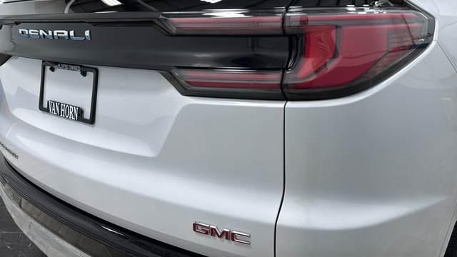 Used 2024 White Frost Tricoat GMC Denali image 39