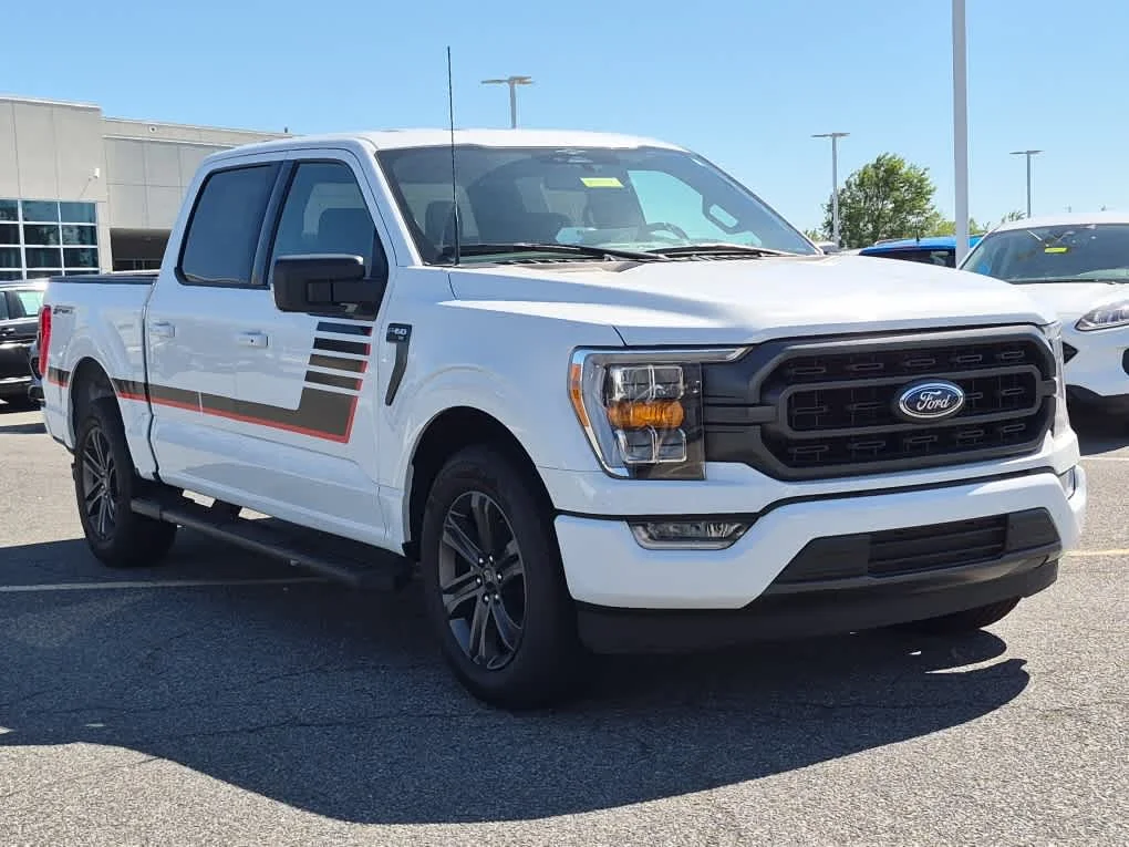 Certified Used 2023 Oxford White Ford XLT image 2