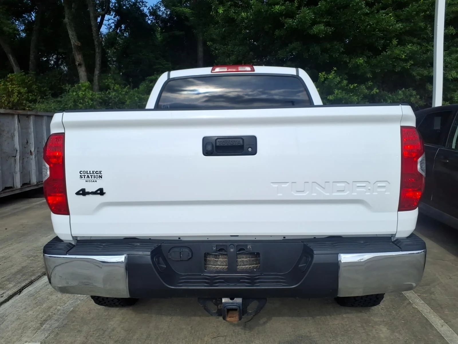 Used 2016 White Toyota SR5 image 7