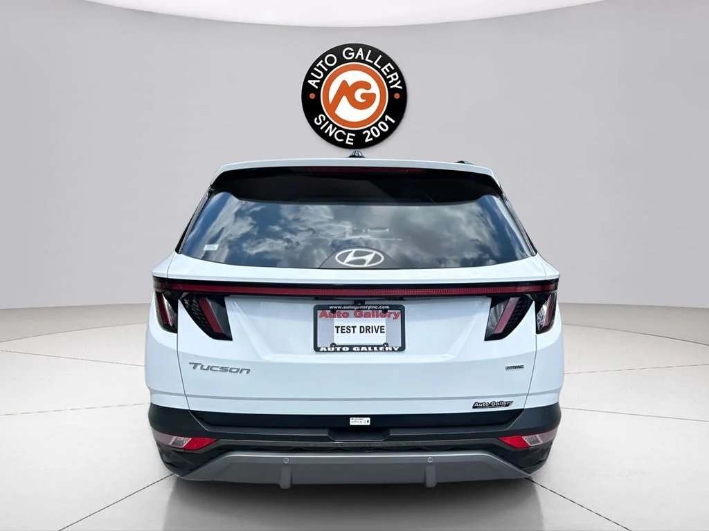 Used 2024 White Hyundai Limited image 4