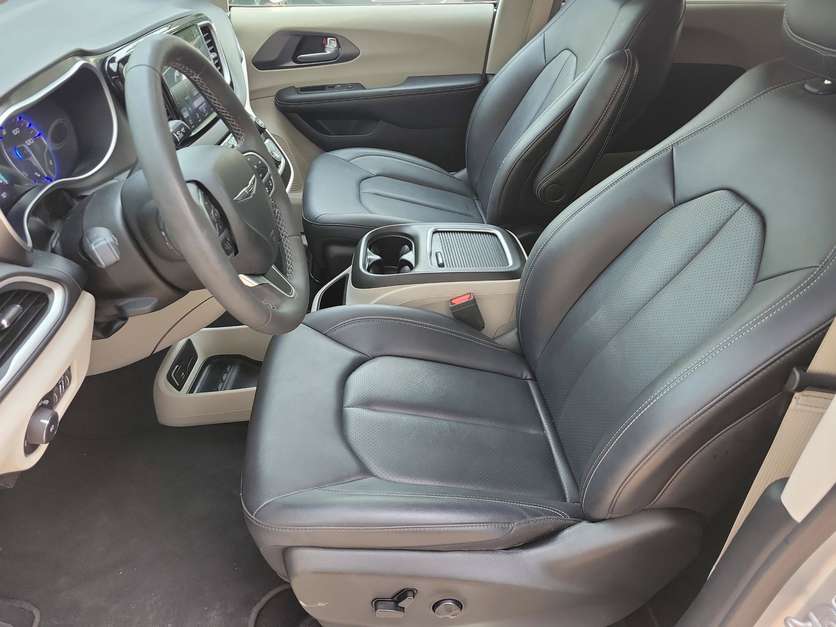 2024 Chrysler Pacifica Touring L - Photo 9