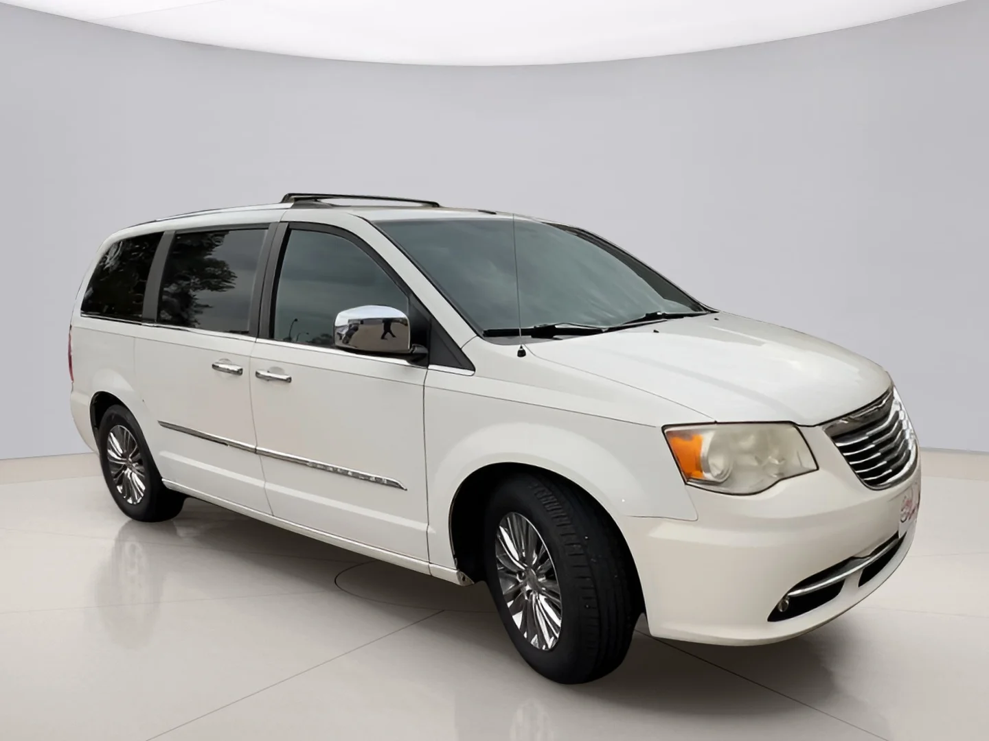 Used 2011 White Chrysler LIMITED image 2