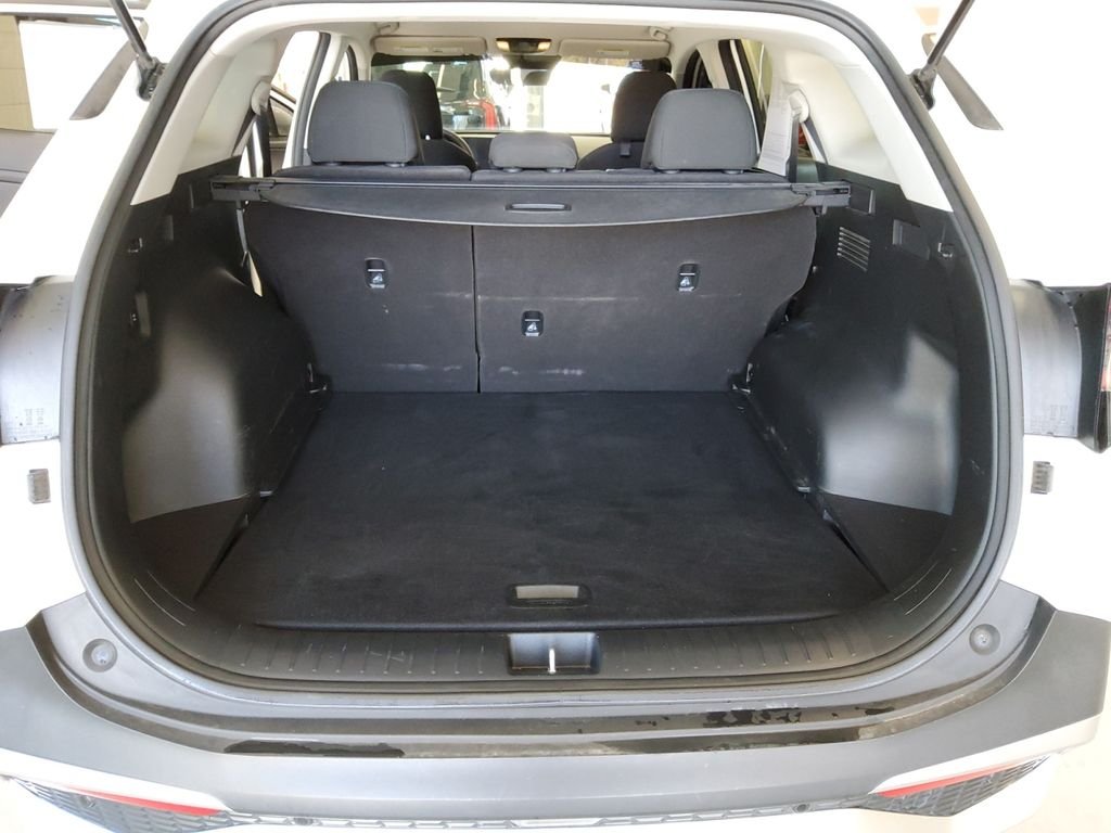 Used 2023 White Kia LX image 29
