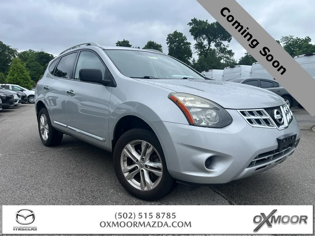 Used 2015 Brilliant Silver Nissan S image 1