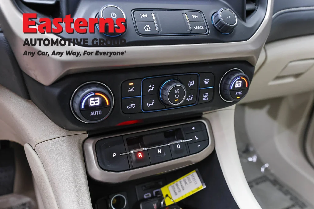 Used 2023 White GMC Denali image 23
