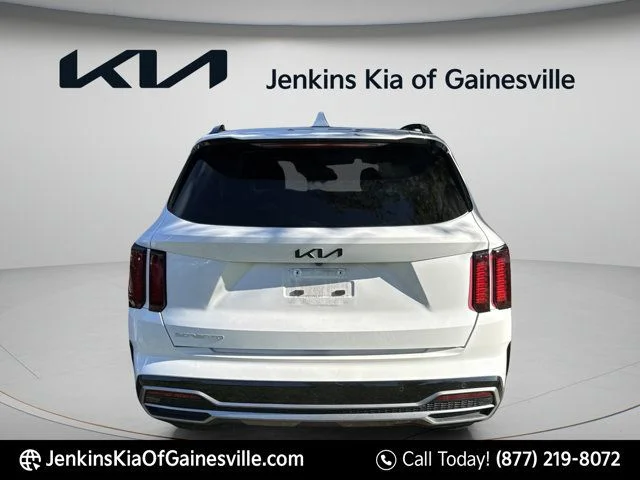 Used 2023 White Kia S image 5