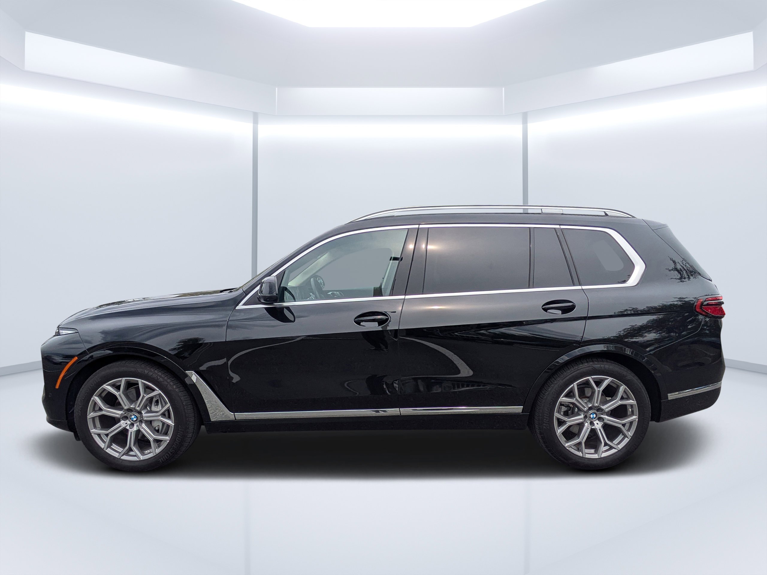 Used 2025 Black Sapphire Metallic BMW xDrive40i image 6