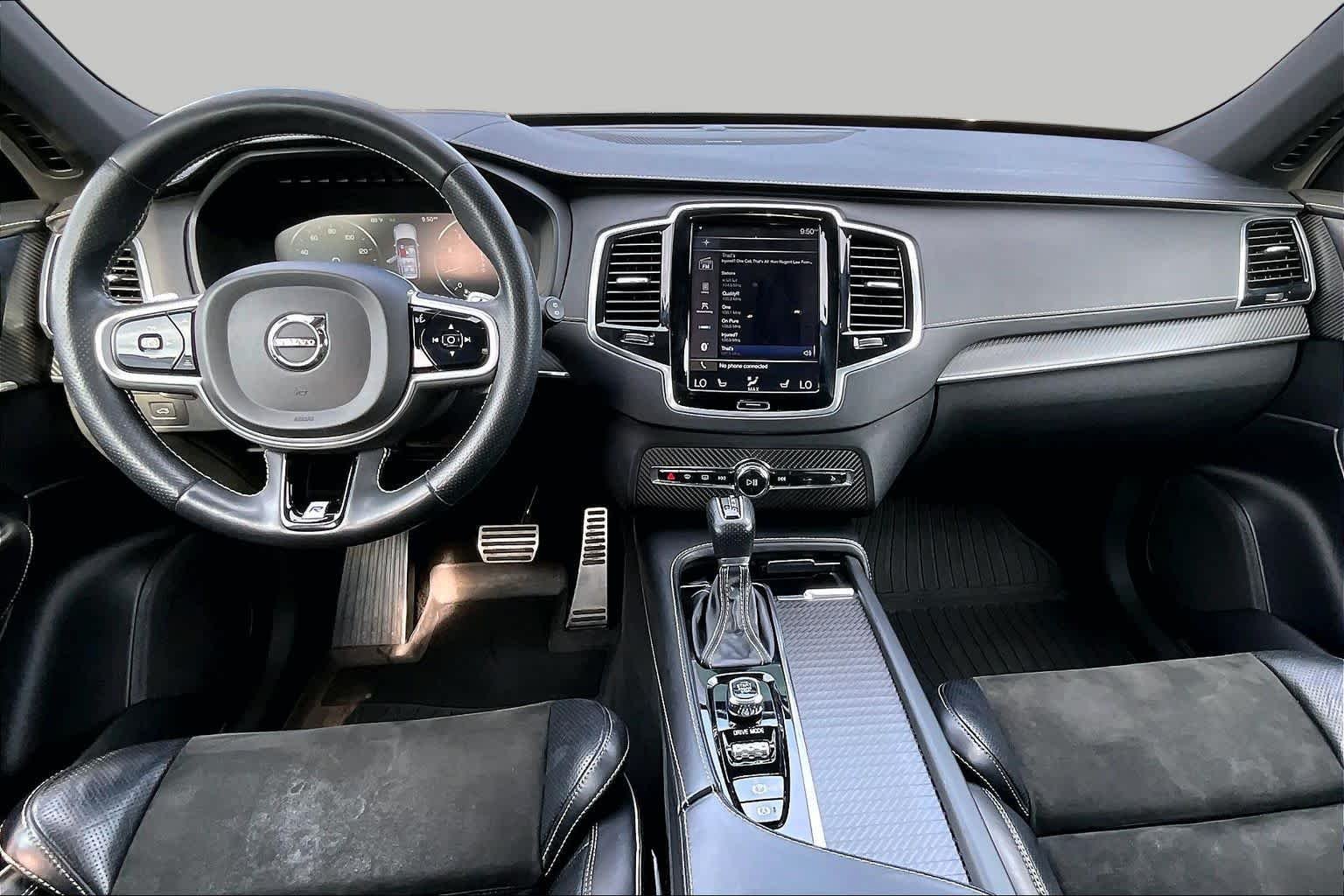 Used 2019 Onyx Black Metallic Volvo R-Design image 16
