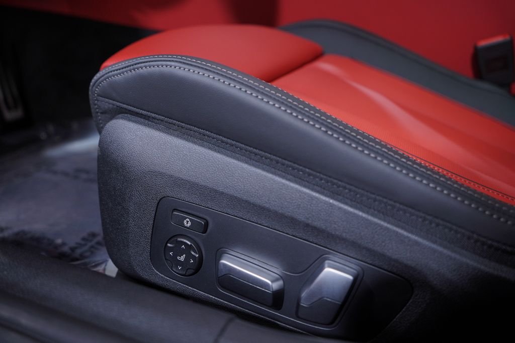 2026 BMW 8 Series 840i - Photo 18