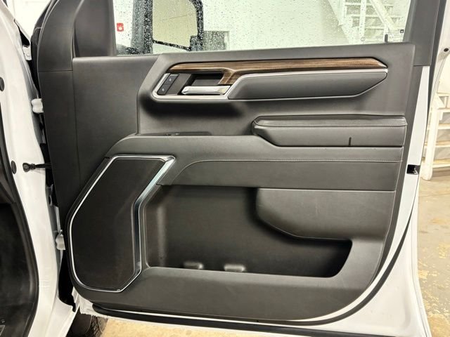 Used 2024 White Chevrolet LT image 22