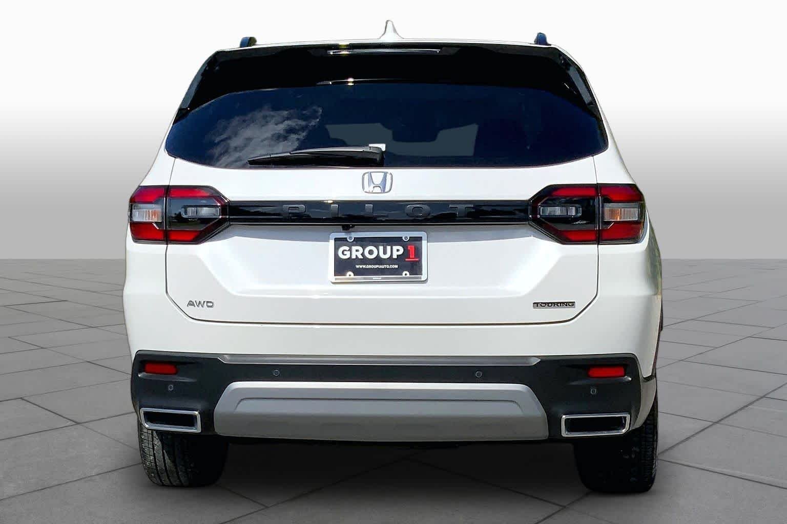 Certified Used 2025 Platinum White Pearl Honda AWD TRG image 5