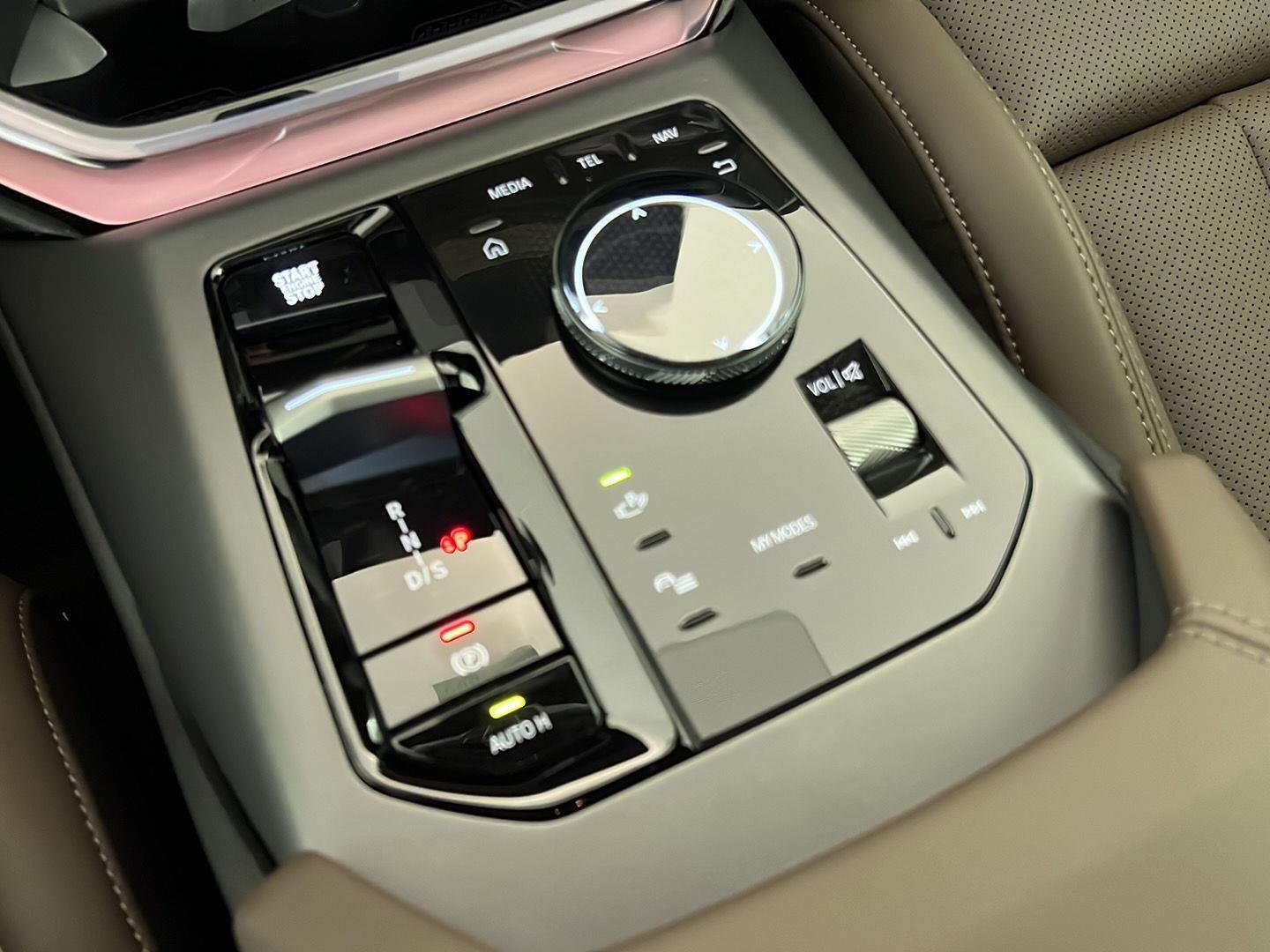 New 2026 Mineral White Metallic BMW 30 xDrive image 11