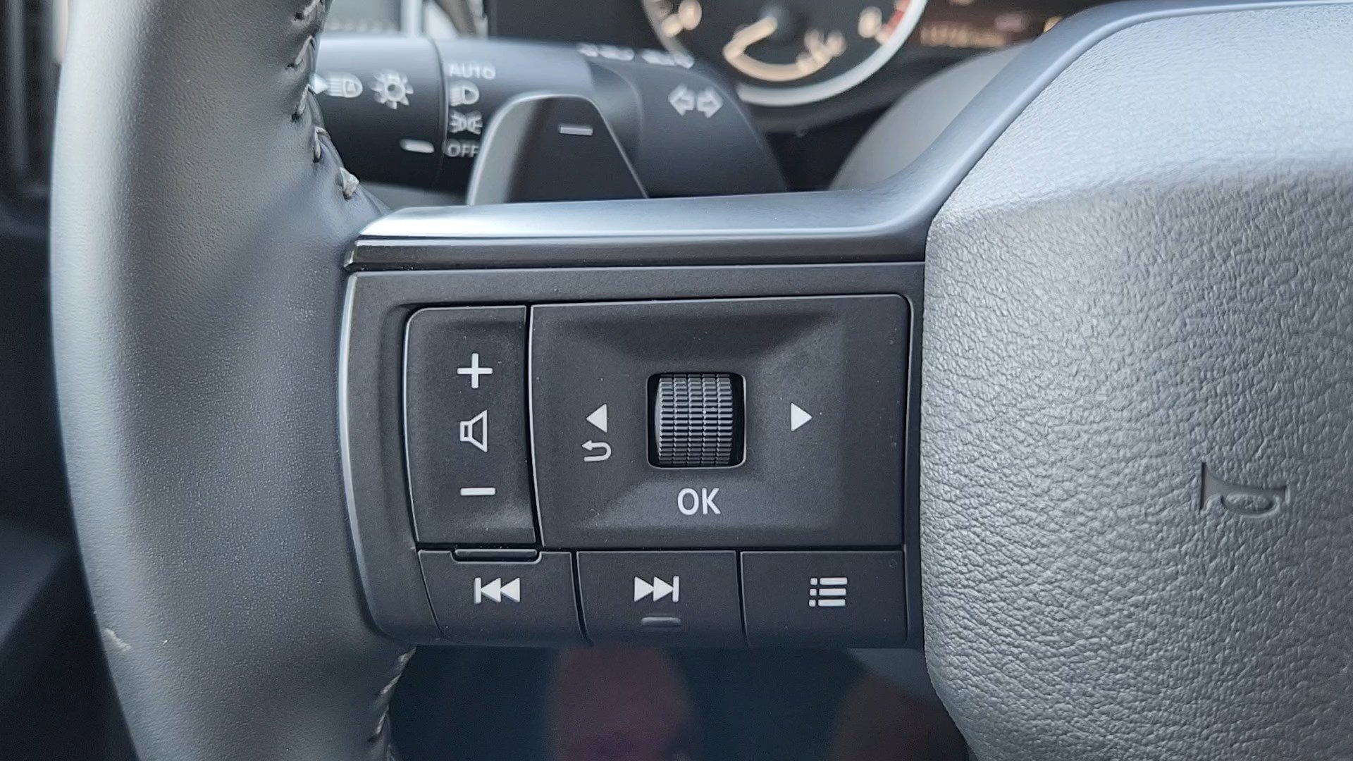 Used 2026 Super Black Nissan SV image 13