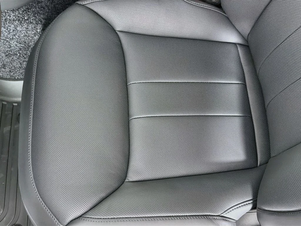 New 2026 Eiger Grey Land Rover SE image 20