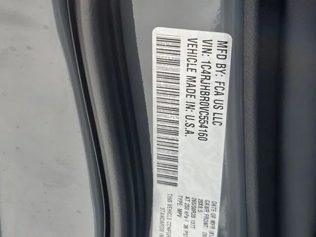 New 2027 Sting-Gray Clear-Coat Paint Jeep Limited image 29