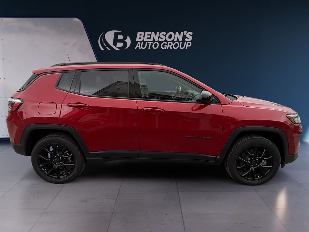 New 2026 Red Hot Pearl-Coat Exterior Paint Jeep Latitude image 6