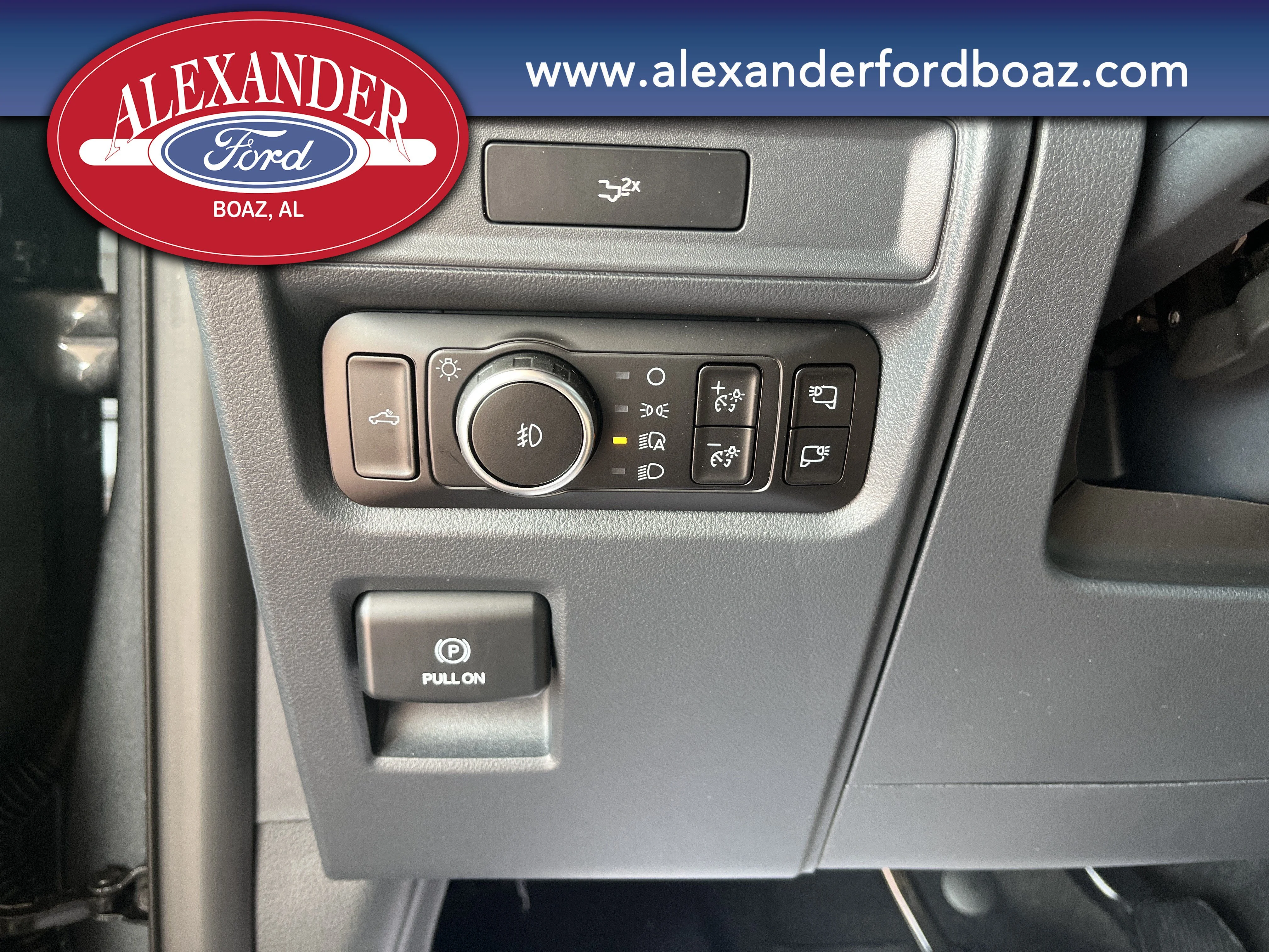 New 2026 Carbonized Gray Metallic Ford XLT image 27