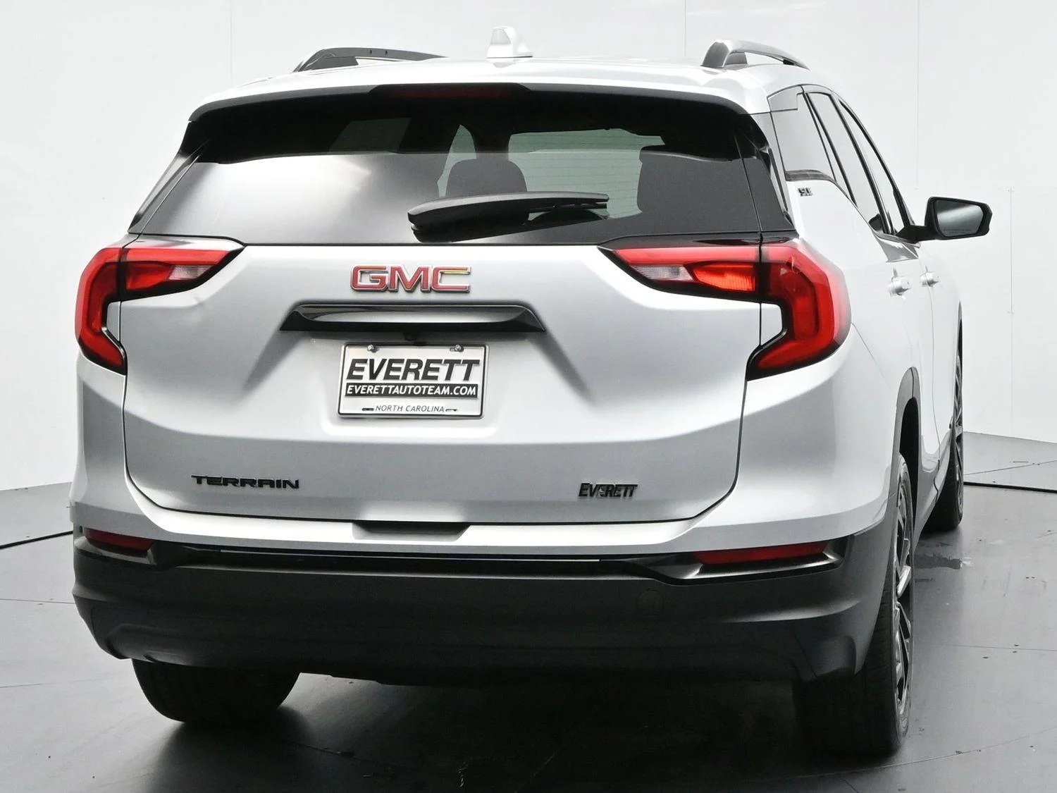 Used 2021 Quicksilver Metallic GMC SLE image 6