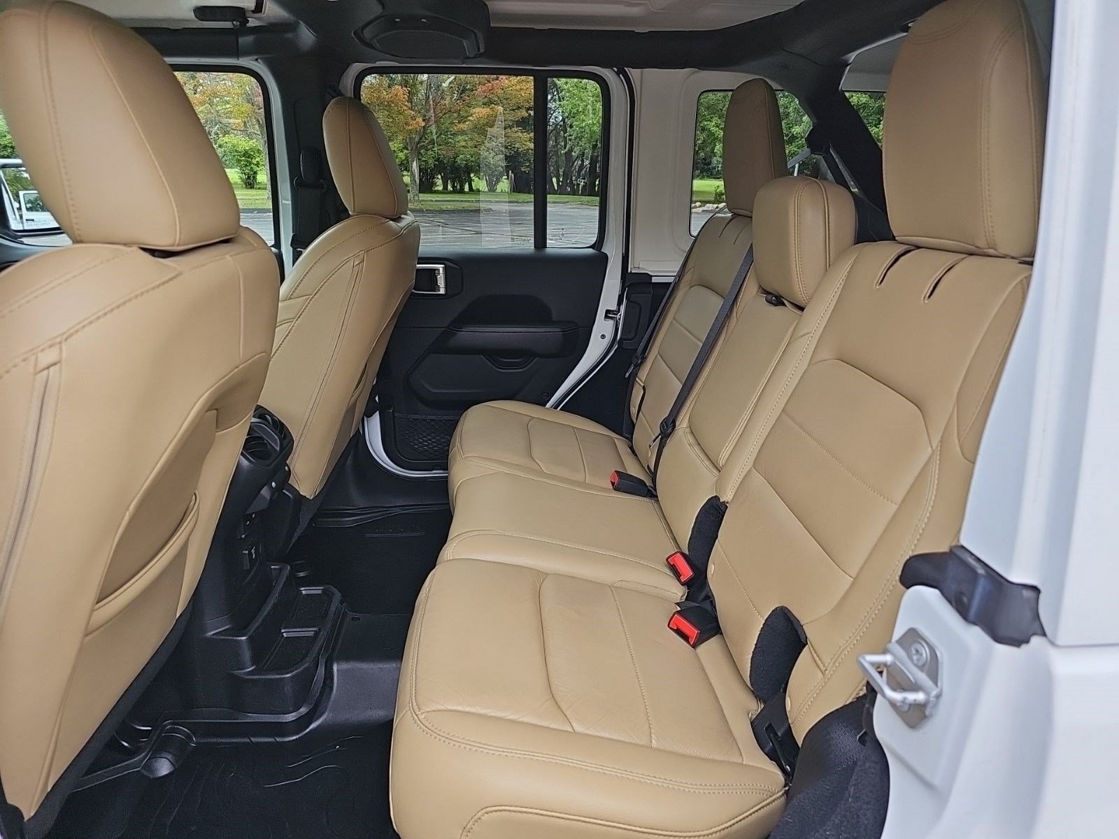 Used 2019 Bright White Clearcoat Jeep Sahara image 17