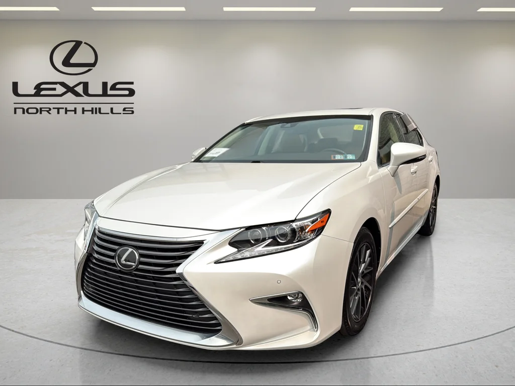 Used 2016 White Lexus 350 image 1