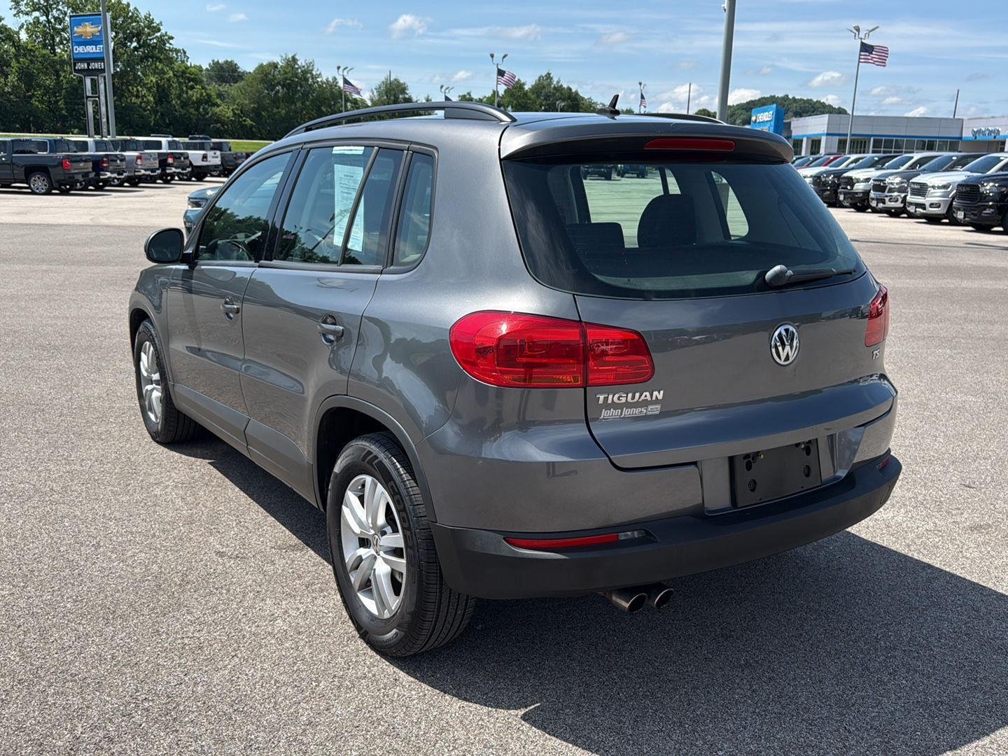 Used 2016 Pepper Gray Metallic Volkswagen S image 15