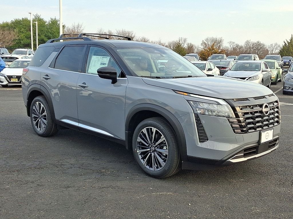 New 2026 Boulder Gray Pearl / Super Black Two-tone Nissan Platinum image 2