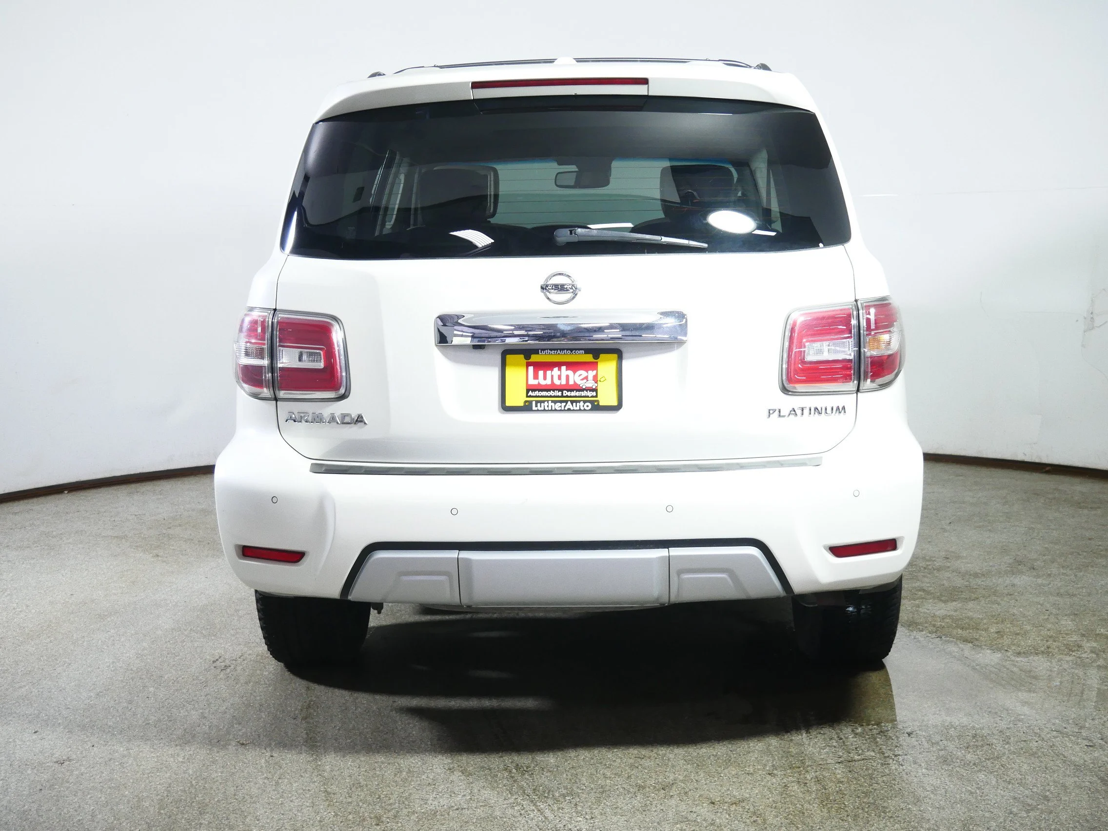 Used 2017 Pearl White Nissan Platinum image 6