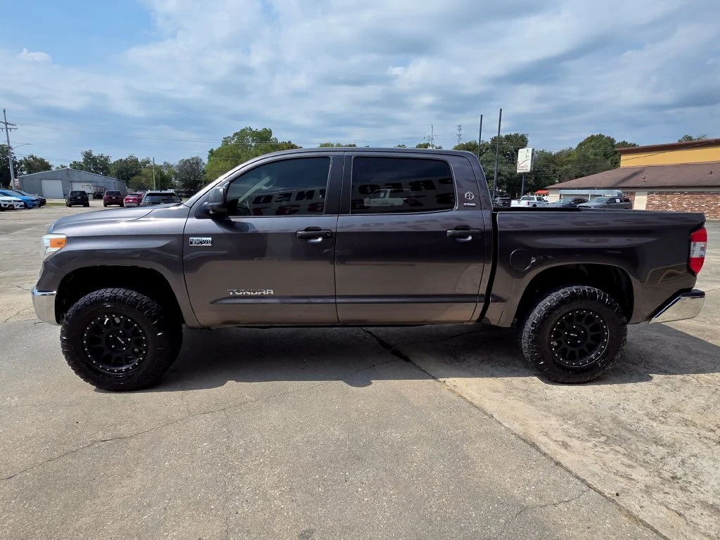 Used 2015 Gray Toyota SR5 image 5