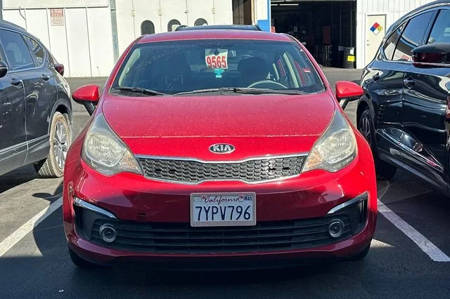 Used 2016 Signal Red Pearl Kia EX image 3