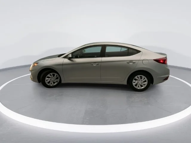 Used 2020 Silver Hyundai SE image 3
