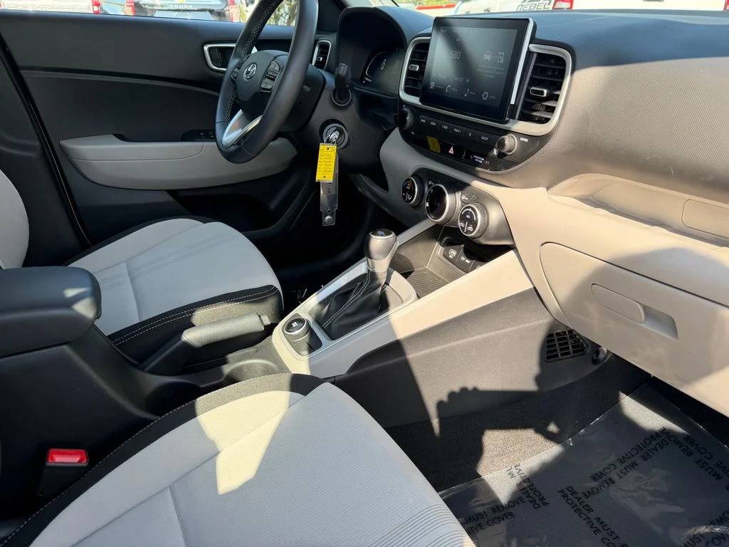 Used 2023 Shimmering Silver Hyundai SEL image 10