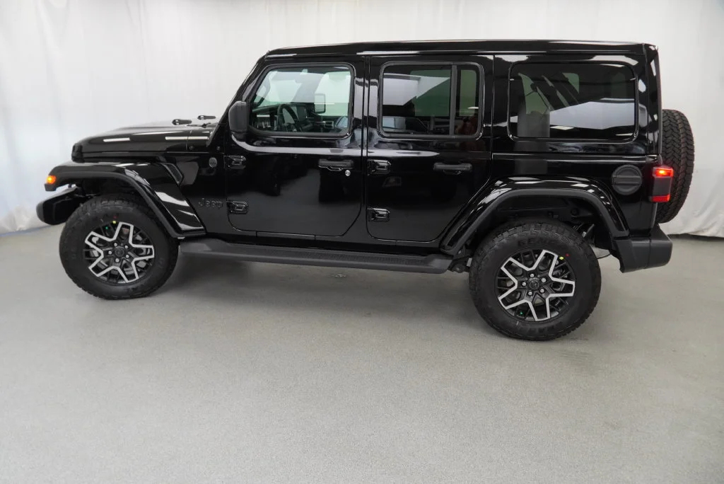 New 2027 Black Clear-Coat Paint Jeep Sahara image 6