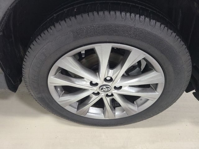 Used 2016 Classic Silver Metallic Toyota Limited image 39