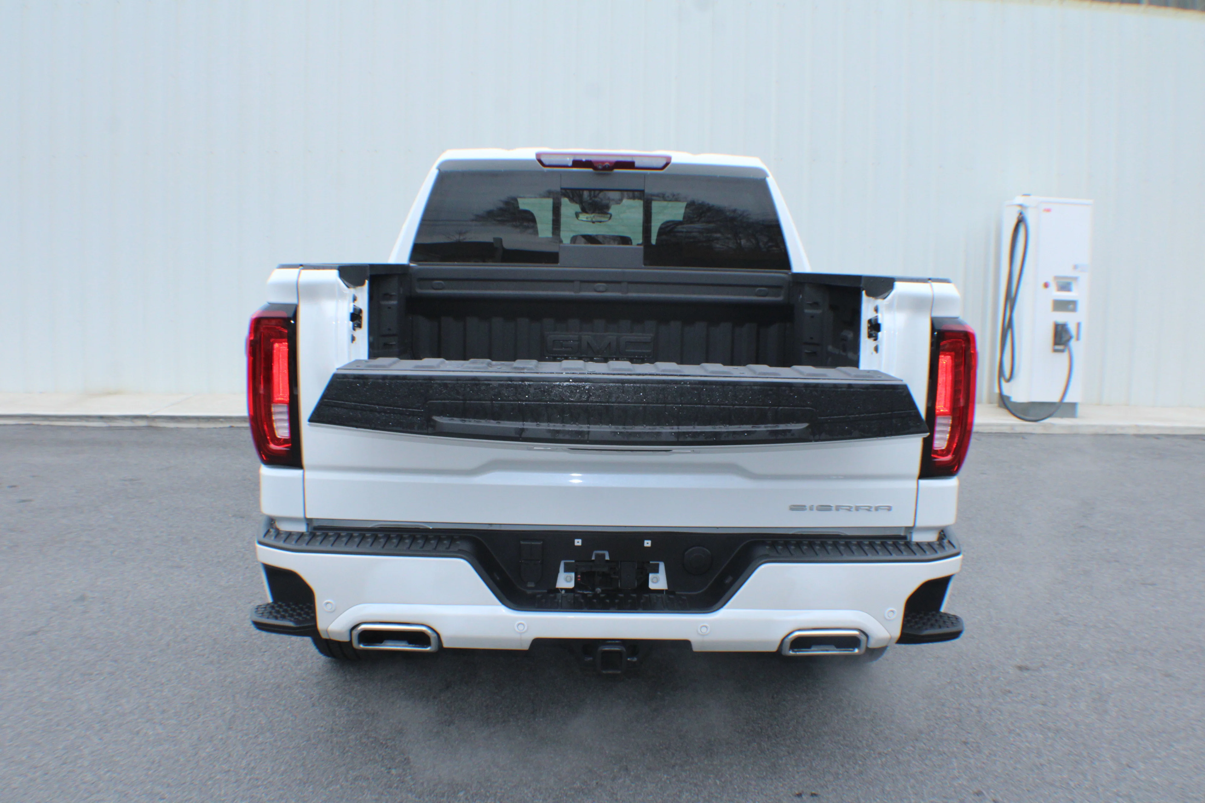 Certified Used 2025 White Frost Tricoat GMC Denali Ultimate image 19
