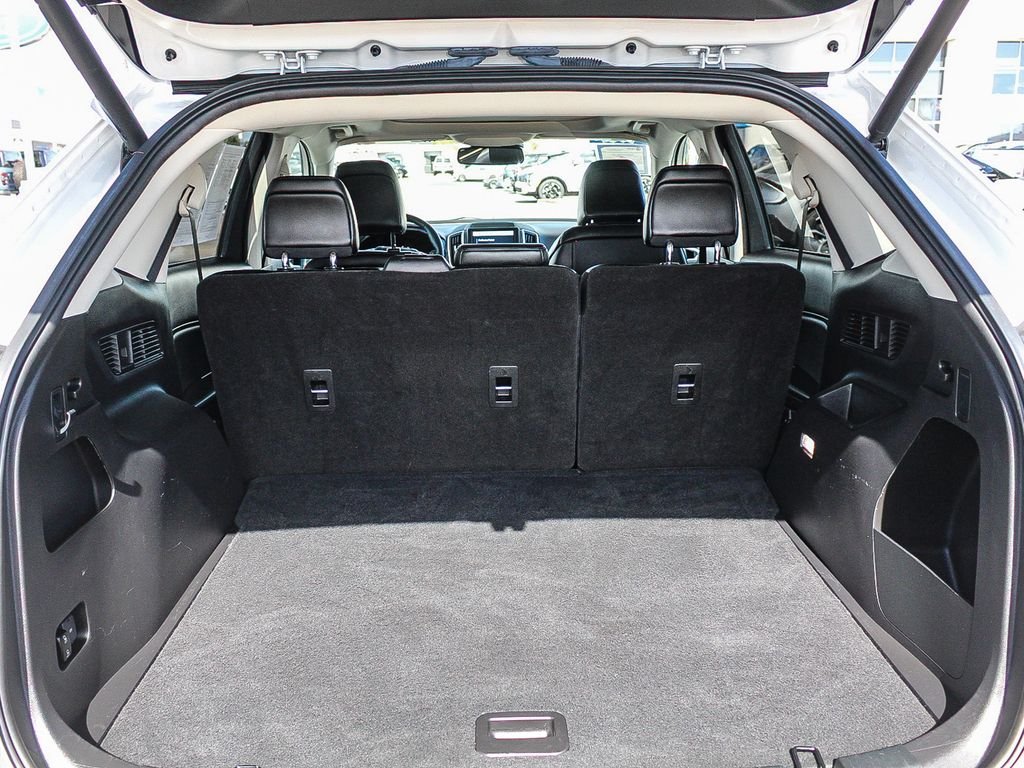 Used 2023 White Ford SEL image 29