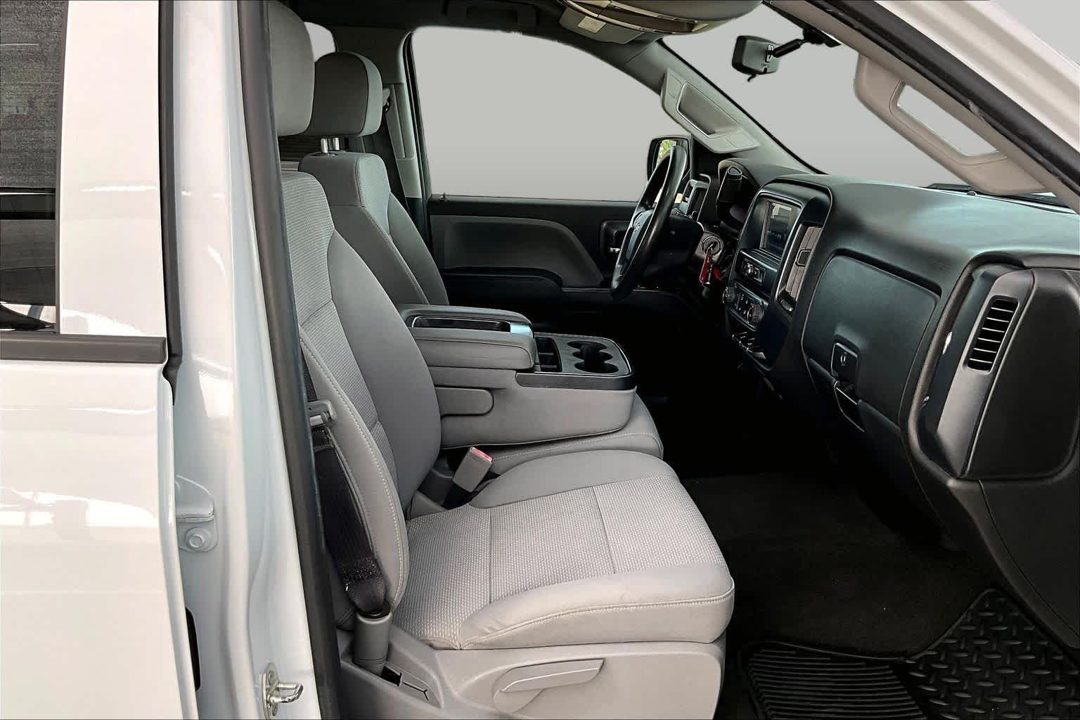 Used 2017 Summit White Chevrolet Custom image 9