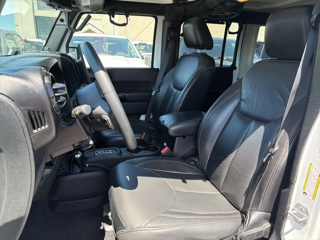 Used 2014 White Jeep Unlimited Sahara image 31