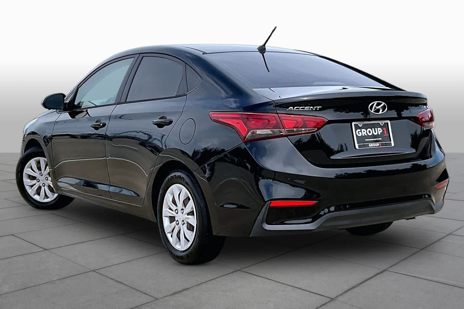 Used 2021 Absolute Black Hyundai SE image 12