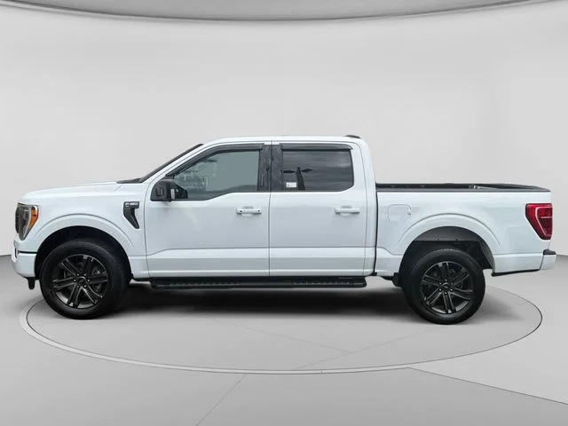 Used 2022 Oxford White Ford XLT image 2