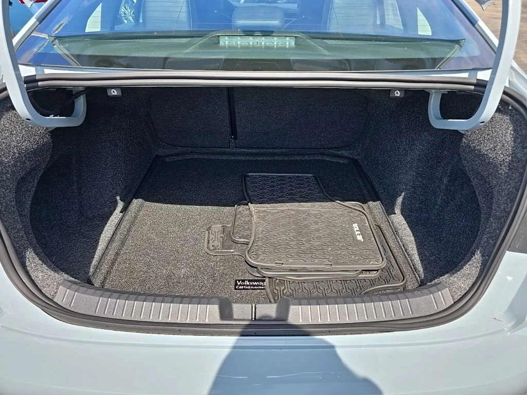 2025 Volkswagen Jetta SEL - Photo 25