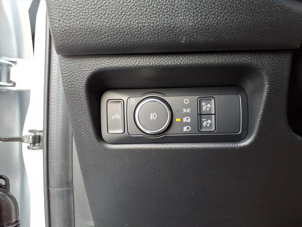 New 2025 Oxford White Ford LARIAT® image 15