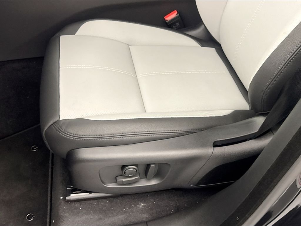 New 2026 Santorini Black Land Rover Dynamic SE image 18