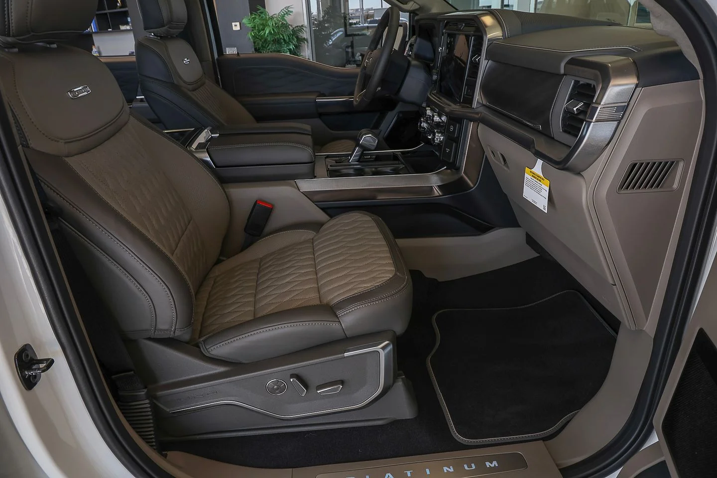 New 2026 Star White Metallic Tri-Coat Ford Platinum® image 41