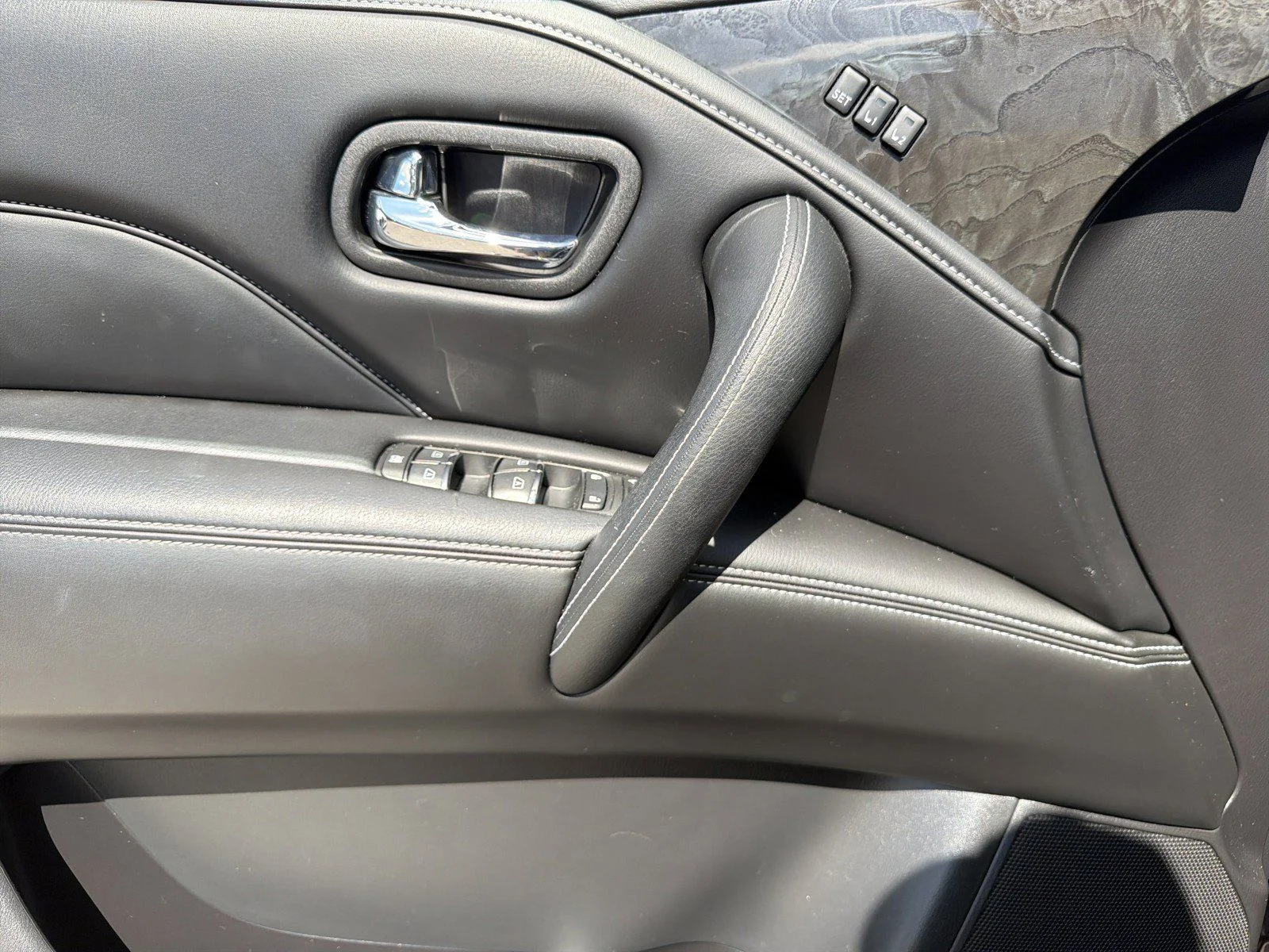 Used 2022 Gray INFINITI LUXE image 25