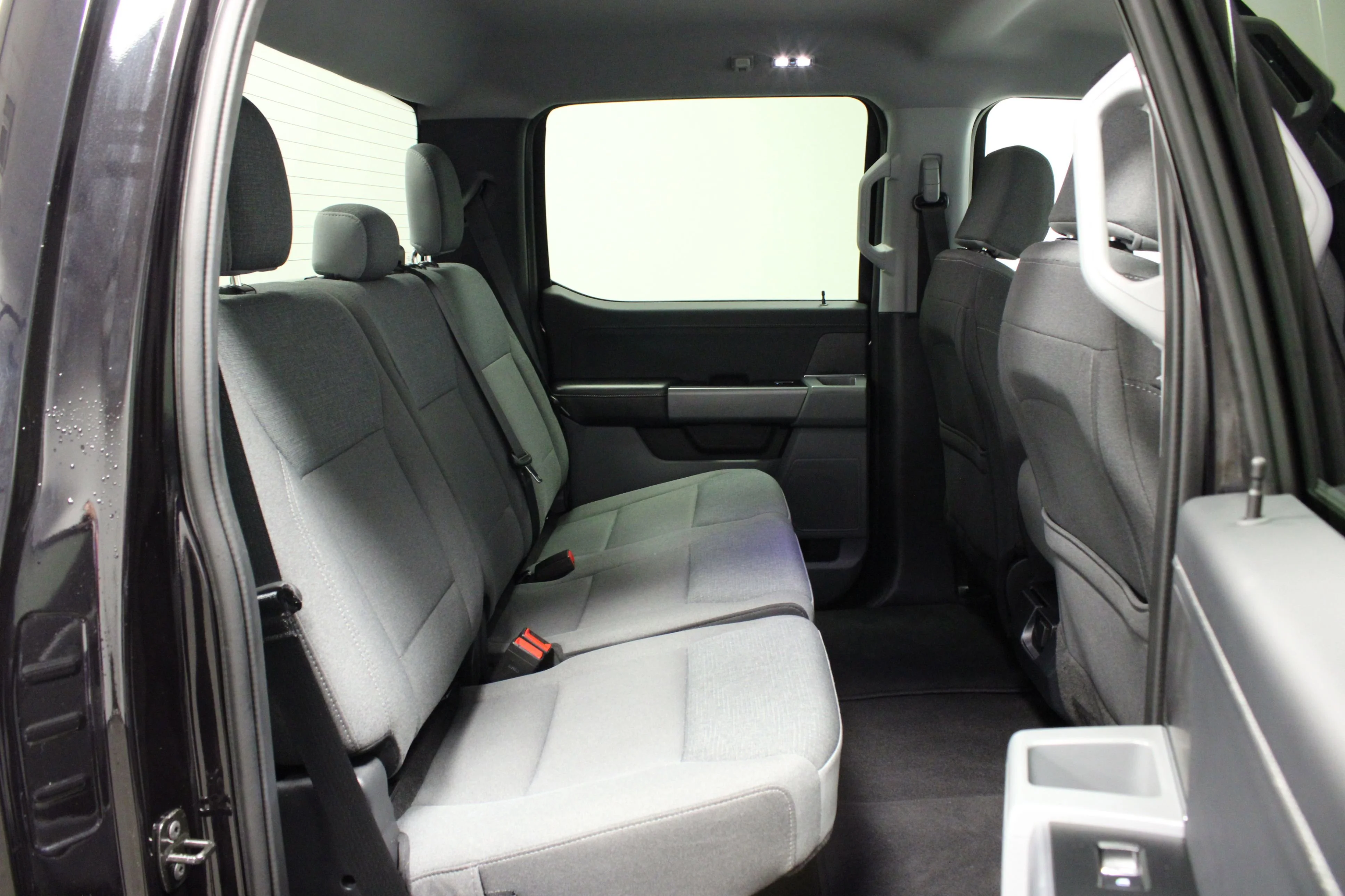 Used 2025 Agate Black Metallic Ford XLT image 16