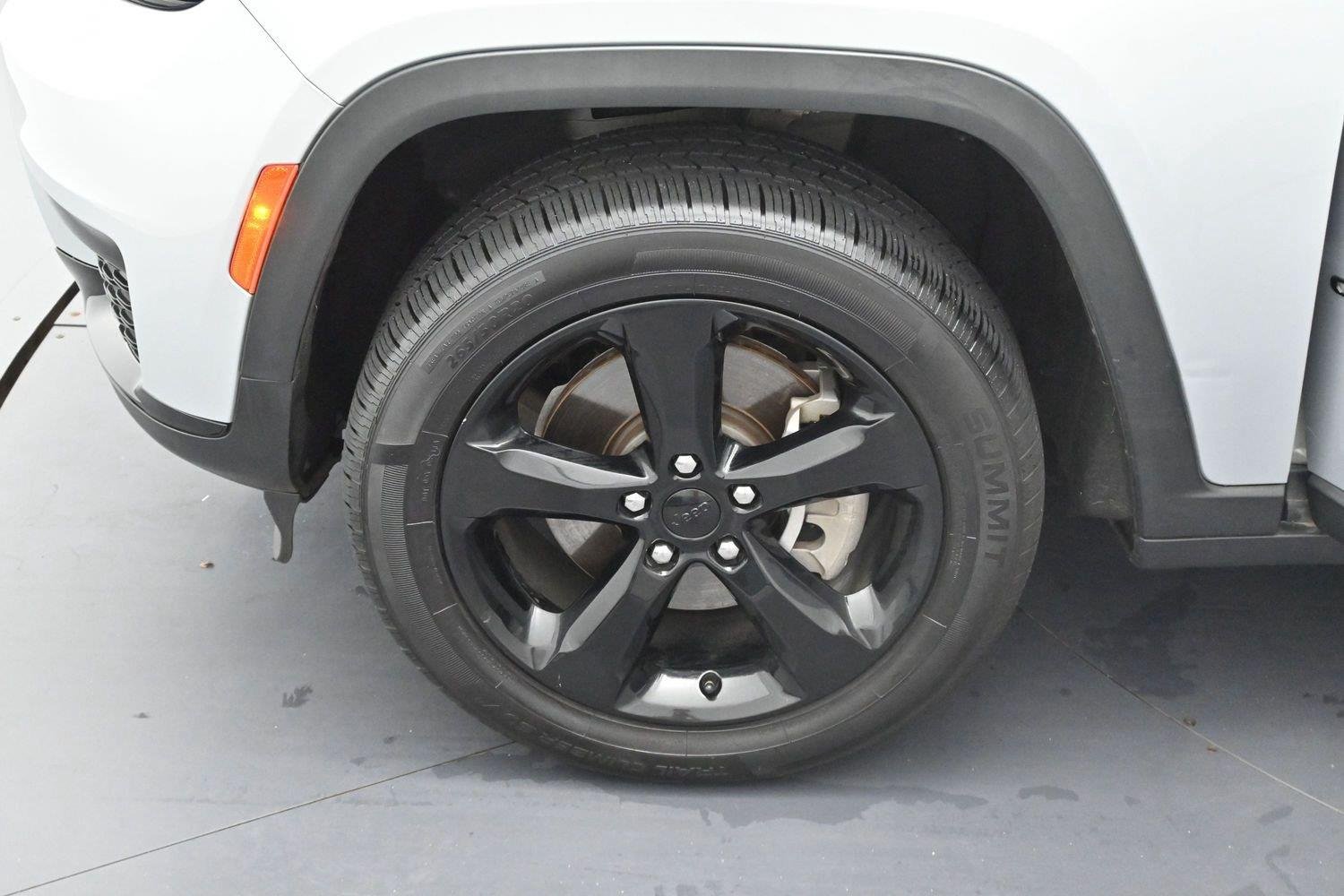 Used 2021 Silver Jeep Altitude image 30