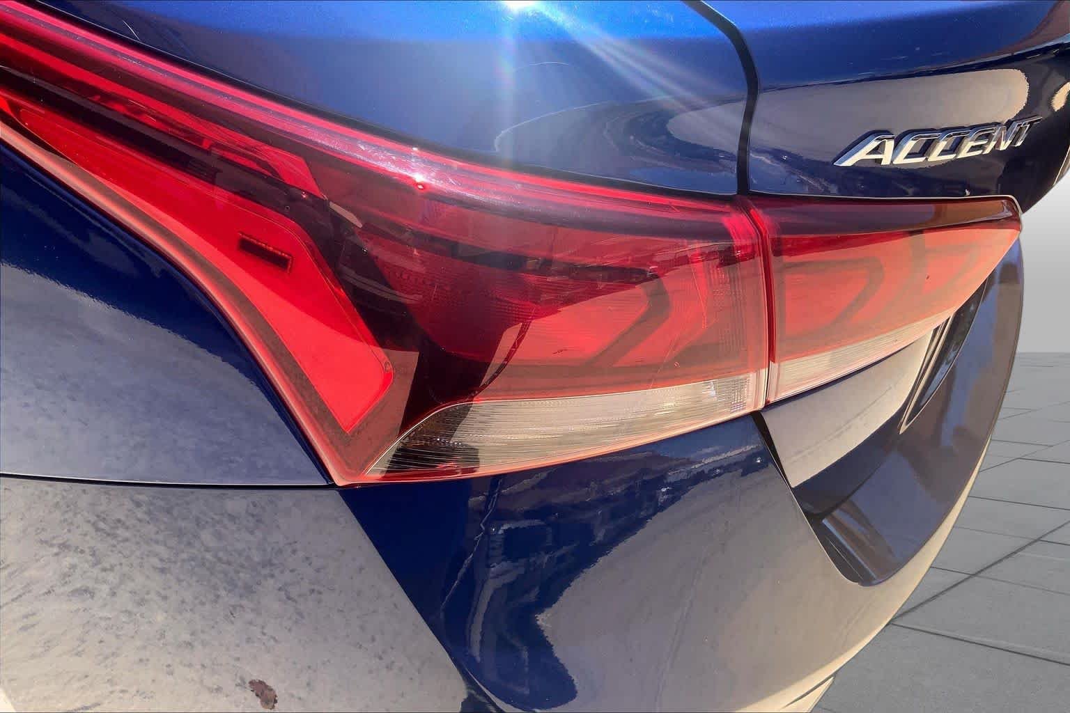 Used 2022 Admiral Blue Hyundai SE image 27