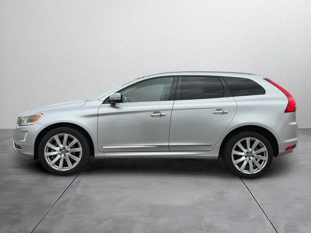 Used 2017 Silver Volvo T5 Inscription image 2